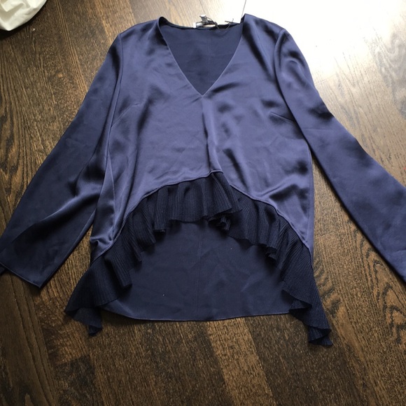 Host Pick❤️NWT Elizabeth and James top - Picture 5 of 6